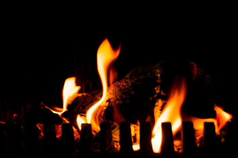 fire-fireplace-open-hearth-759-826x550